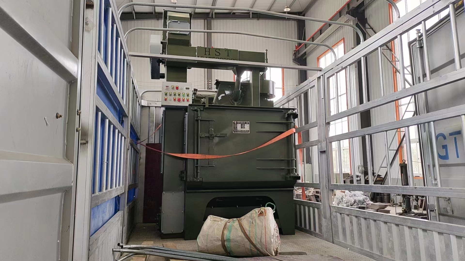 除銹打砂機設備_砂輪機除銹_壓鑄件打砂除銹機