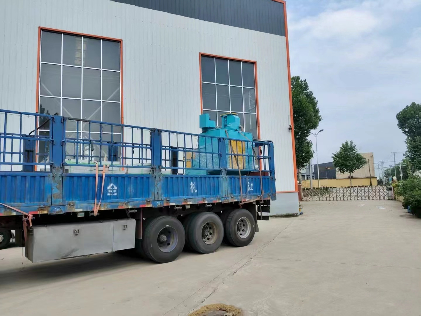 拋丸機地面_汽車底盤拋丸打砂機_拋丸打砂機工作原理